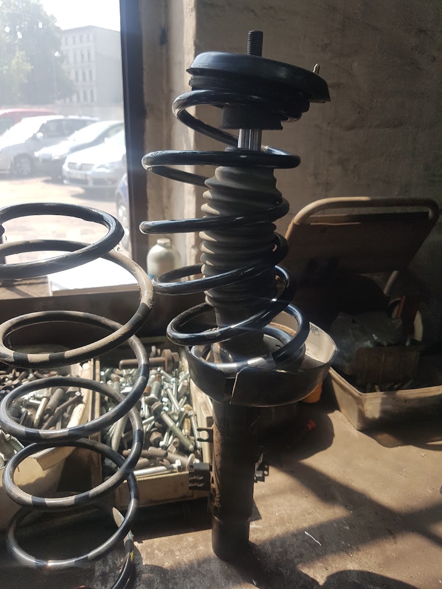 Federbein und Spiralfeder in der Werkstatt von Oliver Assel